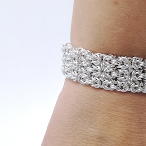 Chunky chain bracelet, 17.5 mm. Byzantine sterling silver viking chainmaille. Unisex heavy layering chain jewellery. Norse celtic jewelry