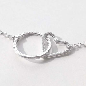 Pulsera de plata de ley con forma de corazón y anilla en forma de O: delicada tobillera de día