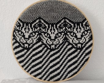 stray cats · jacquard stitch tapestry on a round loom · diameter 20 cm