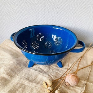 Vintage Blue Enamel Sieve, Enamel Colander from 1960s, Round Strainer, Vintage Enamelware, Tripod Blue Enamelled Footed Metal Colander