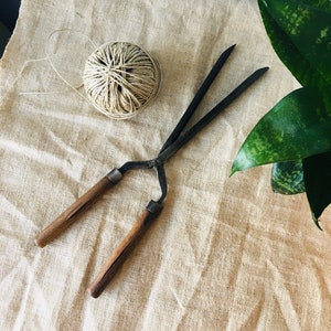 Antique Hair Curler, Curling Iron, Cast Iron Wooden Handle Hair Curler, 1930s Curling Rod, Antique Hairdresser Beauty Supply, Curling Tong