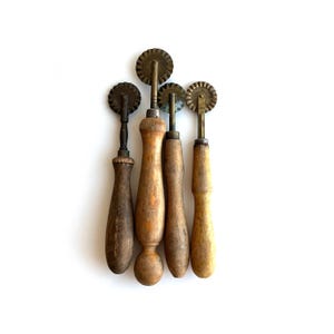 Set of 4 Vintage Pastry Dough Cutter, Old Brass And Wood Pasta Cutter, Vintage Dough Cutters, Grandmas Pasta Rolled Tool,Hand Kitchen Tool