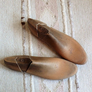 Vintage Wooden Shoehorn Hungarian Shoe Tree,Vintage Collectible Wood Man Shoe Form 1950s, Cobbler Shoe Mold,Shoemaker Tátra Shoes size EU 43
