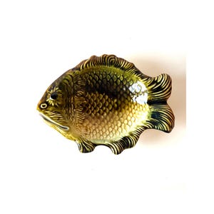 Prato de servir em formato de peixe de cerâmica vintage, feito na Hungria, fruteira vintage, prato de servir retrô, decoração de mesa de cerâmica,