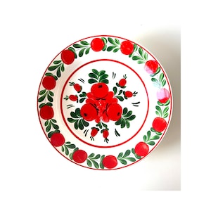 Piatto da parete vintage in gres di arte popolare ungherese, porcellana dipinta a mano, Ungheria tradizionale, fiori popolari, attaccatura a parete in maiolica