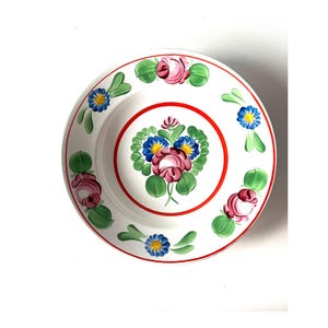 Piatto da parete in gres con arte popolare ungherese d&#39;epoca, porcellana dipinta a mano, Ungheria tradizionale, fiori popolari, arazzo da parete in maiolica