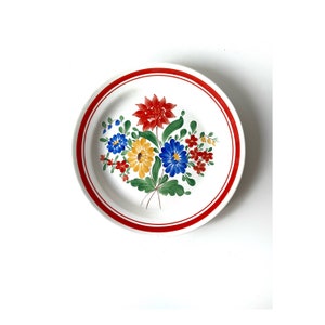 Piatto da muro in porcellana ungherese di arte popolare vintage Matyo, porcellana dipinta a mano, Ungheria tradizionale, fiori popolari, appeso a parete in porcellana