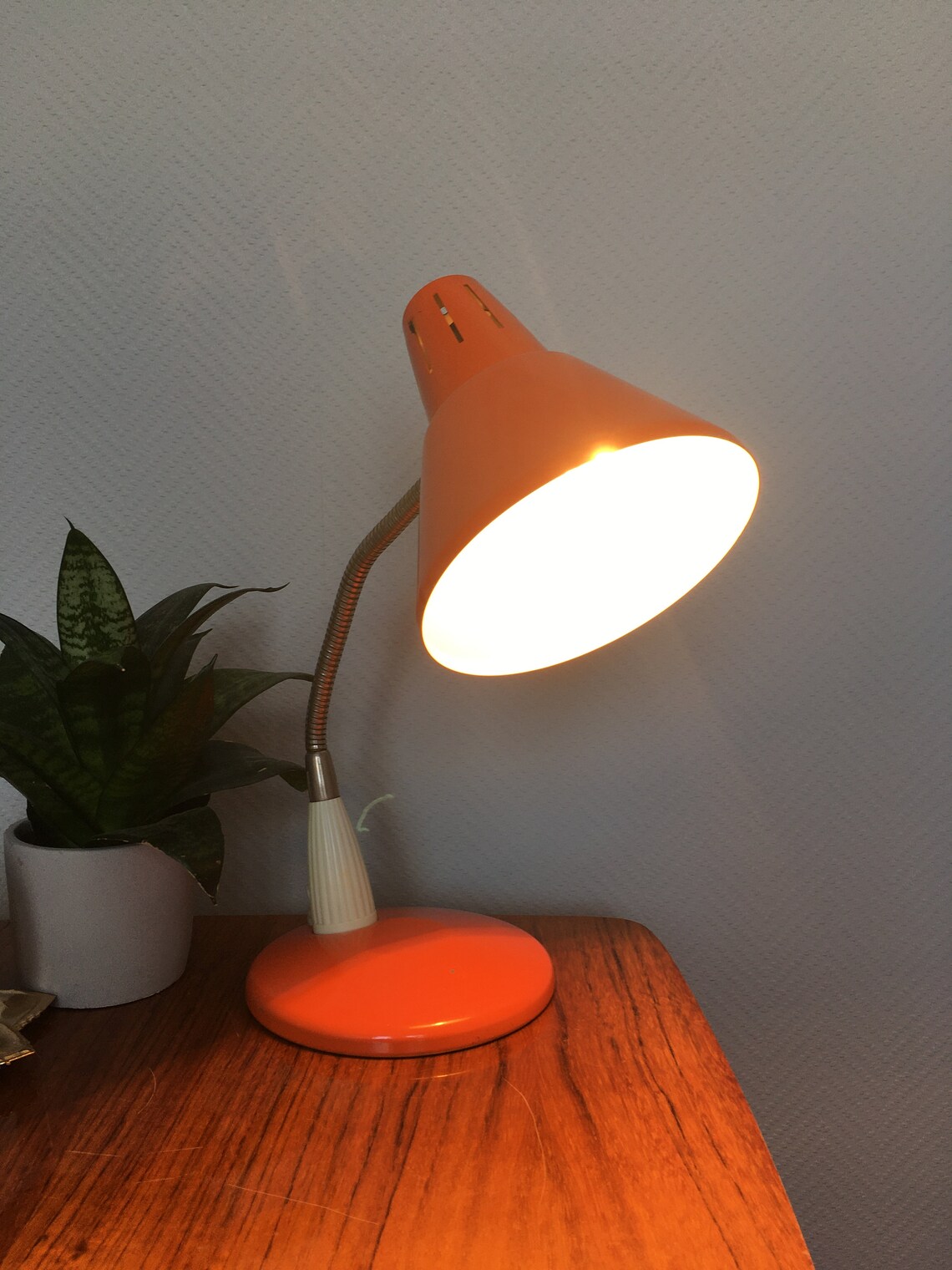 Vintage Desk Lamp, Student Table Lamp, Mid Century Europe Design, Art Deco Light, Made in Poland, Nightstand Lamp, Industrial Orange Lamp, foto 2 di 5