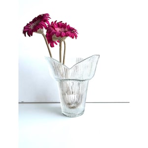Vintage Midcentury Muurla Finland Glass Vase 1960s, Transparent Clear Glass, Finnish Flower Petal Shaped Textured Vase, Pertti Kallioinen