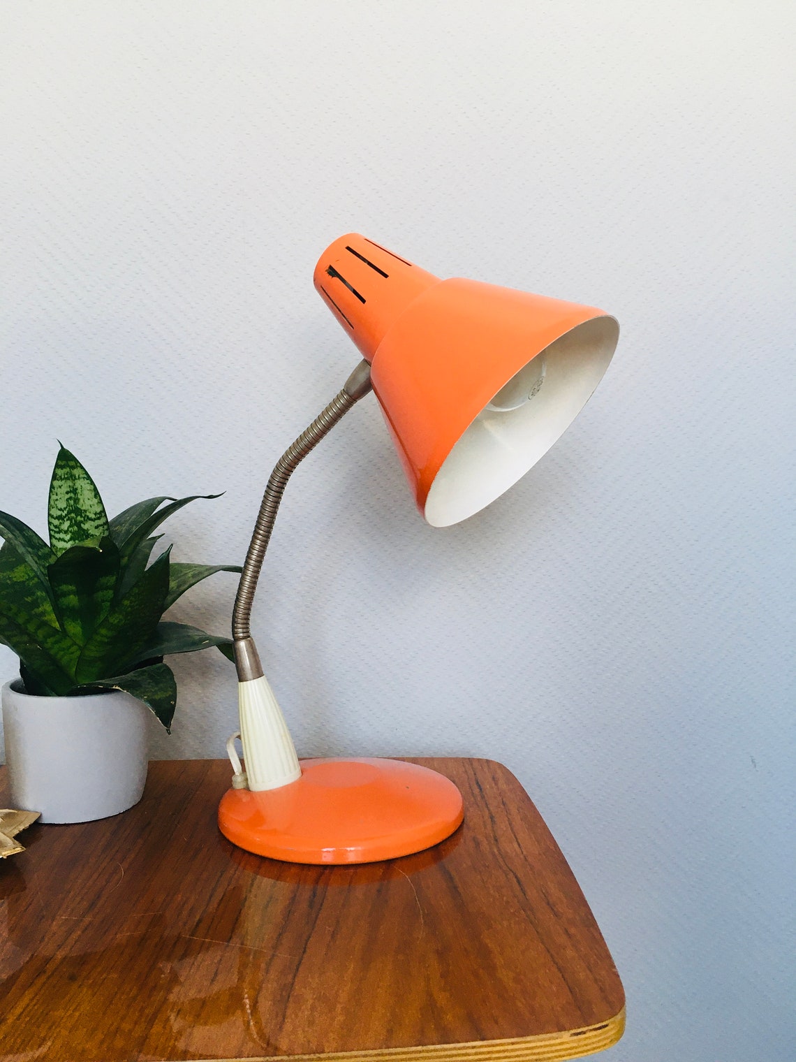 Vintage Desk Lamp, Student Table Lamp, Mid Century Europe Design, Art Deco Light, Made in Poland, Nightstand Lamp, Industrial Orange Lamp, foto 1 di 5