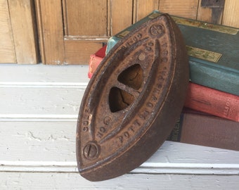Vintage Sad Iron, Antique, Clothes Iron, Cast Iron, Bookend, Paperweight, Laundry Room Decor, Farmhouse Decor, Industrial Decor