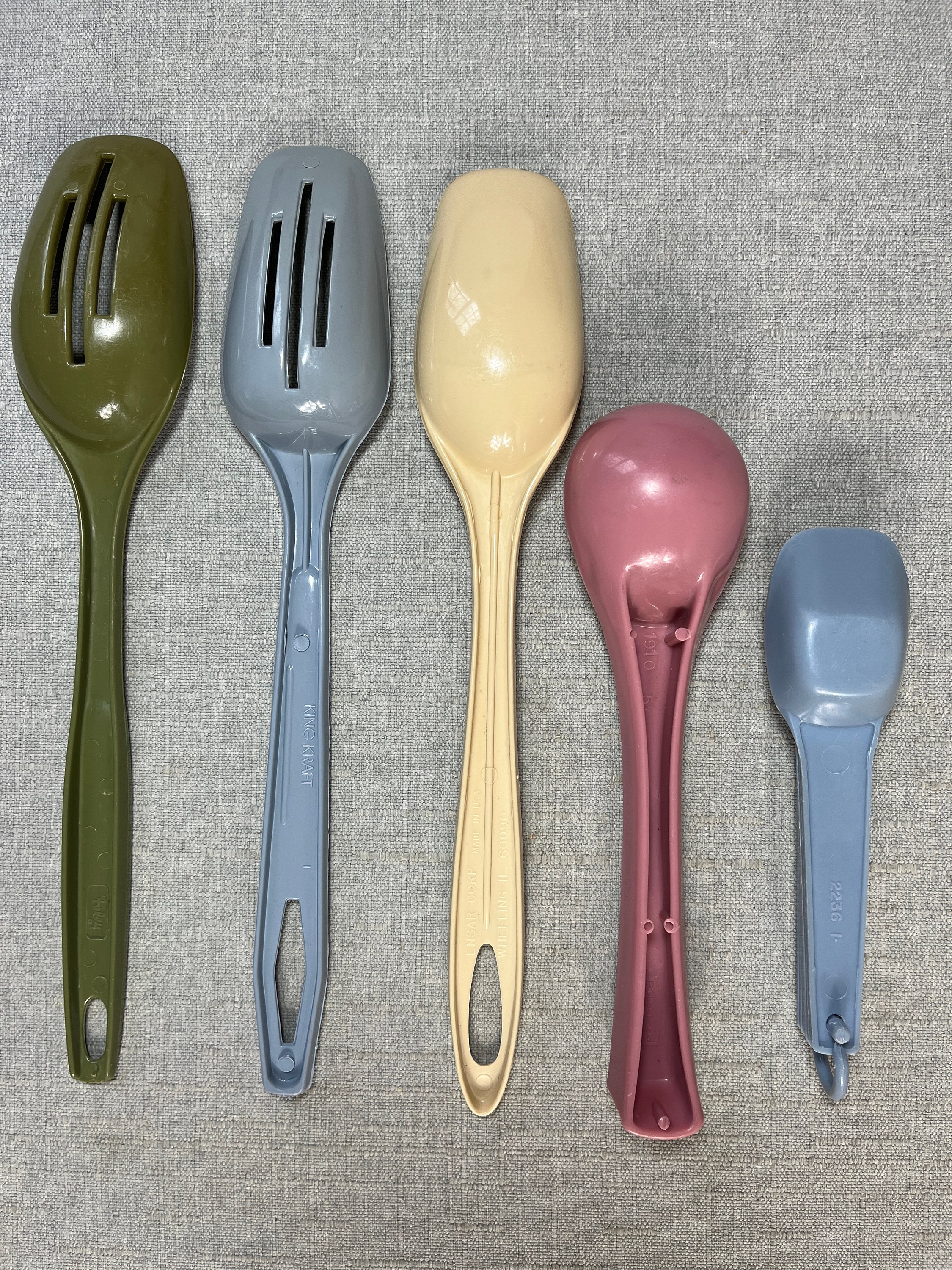 5 Vintage Plastic Kitchen Utensils, Spoon, Ice Cream Scoop, Measuring  Spoons, Bohemian Decor 