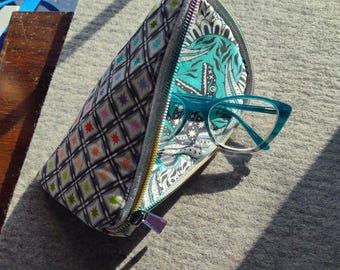 Estuche acolchado con cremallera para gafas