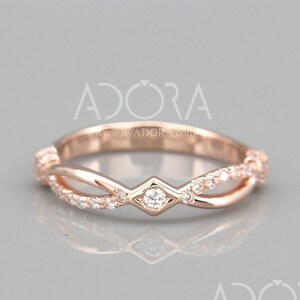 Handmade 14K Rose Gold Woman Wedding Ring in Royalty style | Delicate woman rose gold ring set with natural brilliant diamonds