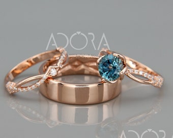 Handgemachte 14K Rose Gold Eheringe Set im Royalty Stil | Natürlicher Peacock Sapphire und Diamanten sowie ein passender Herrenring | Für Sie und Ihn