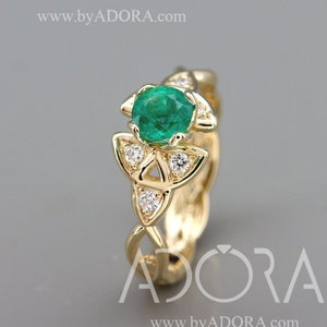 14k Gold Celtic Trinity Knot Wedding Ring set with Emerald and Diamonds | 14k gold Celtic Triquetra Engagement Ring set with Emerald