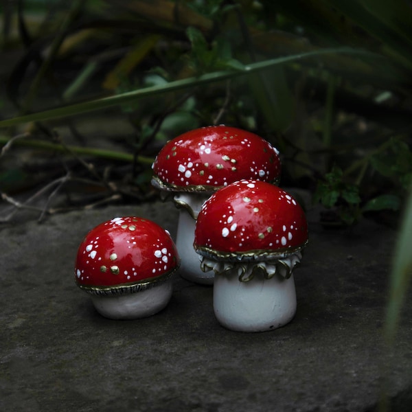 Ensemble de 3 décorations de jardin en forme de champignons (fond plat)