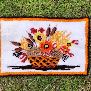 Vintage 1970s boho retro latch hook rug/wall hanging.