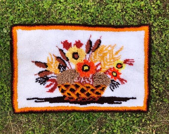 Vintage 1970s boho retro latch hook rug/wall hanging.