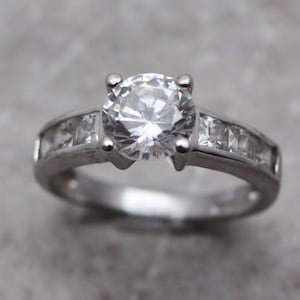 Vintage Sterling Silver CZ ring, 1.3 ct cubic Zirconia, size 8, engagement ring, mult-stone ring, CZ wedding ring, estate jewelry