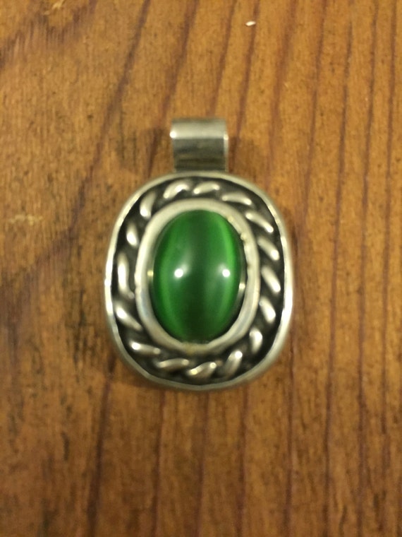 Vintage Silvertone Oval pendant with green stone - image 1