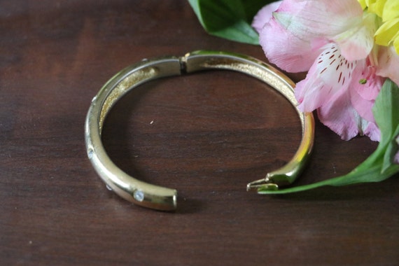 Vintage Roman Goldtone bangle bracelet with clear… - image 5