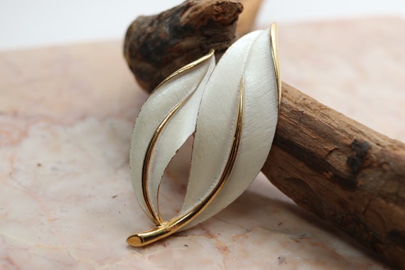 1960s White and Gold brooch, Sarah Coventry Leaf … - image 1