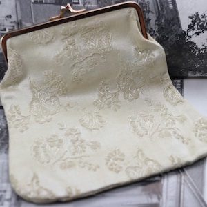 Vintage Ecru clutch purse, evening clutch, Floral fabric clutch, prom clutch, gifts for her, gifts for mom, vintage fashion accessory