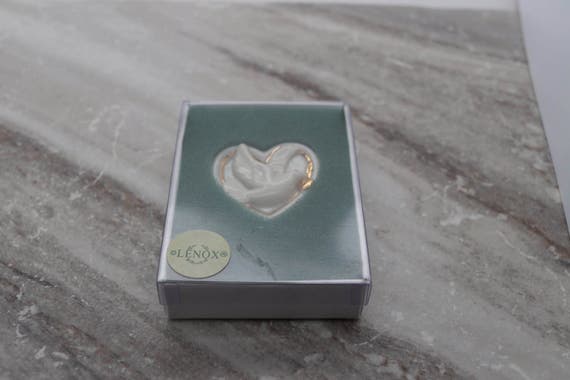 Vintage Lenox Heart & Dove brooch pin, original b… - image 2