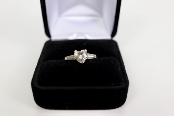 Vintage Sterling Silver CZ Heart ring, size 6.5, … - image 3