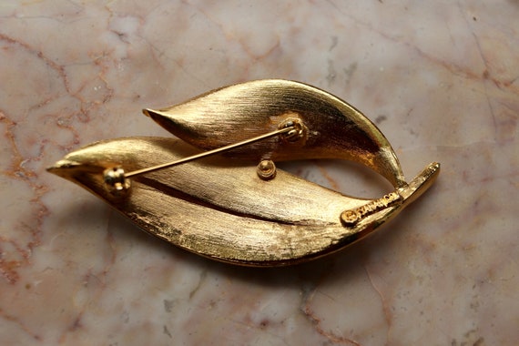 1960s White and Gold brooch, Sarah Coventry Leaf … - image 4