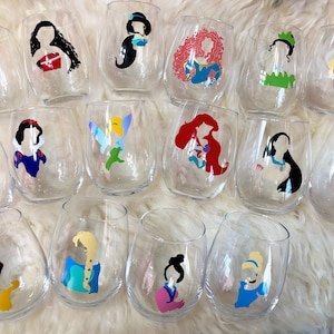 Disney Princess Wine Glasses, Stemless Wine Glasses, Wedding Party, Disney Birthday Gift, Bridal Party, Princesses, Ariel Belle Cinderella