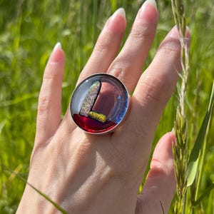 Anillo de letra personalizado, anillo grueso de vidrio fusionado, anillo geométrico llamativo, anillo redondo grande, joyería con inicial, regalo de cumpleaños para ella