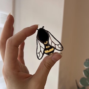 Stained glass bee brooch, insect jewelry, bumble bee pin, unique nature inspired brooch, gift for mom, bee accessory, gift for her