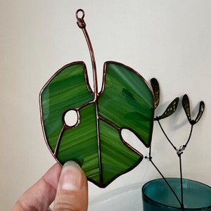 Monstera hanging suncatcher, leaf stained glass, stained glass plant decor, stained glass art, hanging window decor, gift for mom