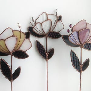 Stained glass flower plant stake, decorative handmade flower suncatcher, botanical glass art, plant decorations, home gift for mom