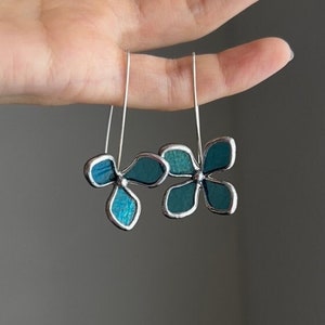 Stained glass blue hydrangea earrings, long flower earrings, botanical jewelry, mismatched dangle earrings, bridesmaid gift, spring jewelry