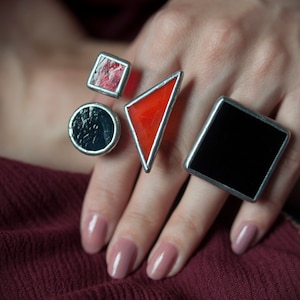 Black round square big large disc mom jewelry Valentine's Day gift Statement rings for women Chunky open band triangle stained glass ring