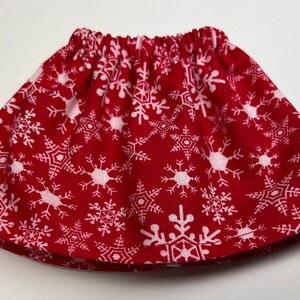 Jupe rouge avec des flocons de neige blancs Convient à une poupée elfe de Noël Vêtements pour lutins Tenue tendance d'hiver image 6