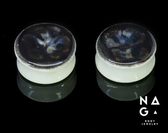 1 pair of 30mm (1.3/16'') CERAMIC ear stretchers, glass ear plugs, unique gauges