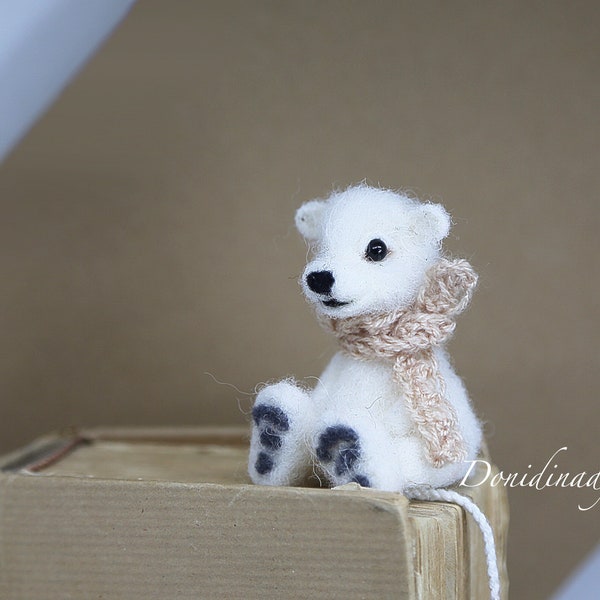 White polar bear needle felted bookmark. Gift for him. Gift for her. Xmas gift. Home decor. Christmas ornament. New Year decoration.