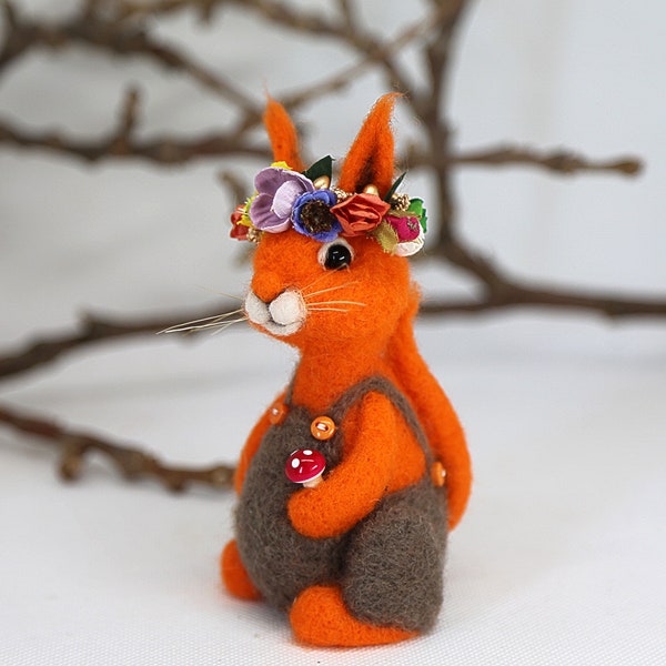 Needle felted squirrel Selene with miniature mushroom. OOAK collectible doll, unique item (only 1), housewarming gift, gift for her or him