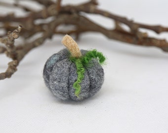 Grey needle felted pumpkin #7. Halloween pumpkins, housewarming gifts, fall ornament, gift for her, home decorations.