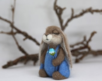 Needle felted beige rabbit ALAN with miniature flower. Easter bunny. Housewarming gift. Gift for birthday. Gift for her. Gift for him