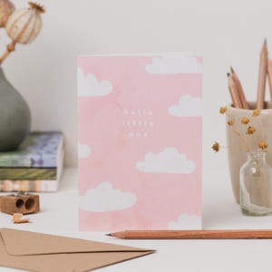 Rosa Wolken Hallo kleine Karte - neue Baby Mädchen Karte - Hallo Baby Karte - neue Ankunftskarte