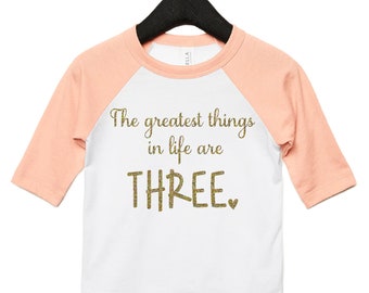 3-åring födelsedagströja flickor tre 3-års födelsedagsoutfit korallguld glitter, Chessa