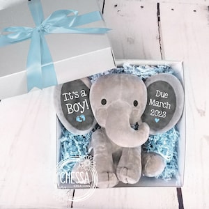 C'est un faire-part de bébé personnalisé mignon en peluche, c'est un garçon, c'est un garçon, c'est un garçon, faire-part de grossesse éléphant ou c'est une fille