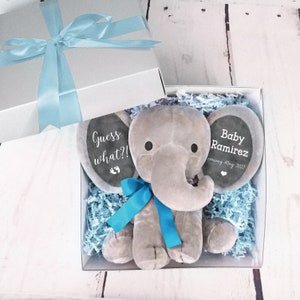 Faire-part de grossesse en peluche « Devinez quoi ? Faire-part de bébé personnalisé, grand-parent, jouet pour bébé éléphant, n'importe quel texte !, blanc