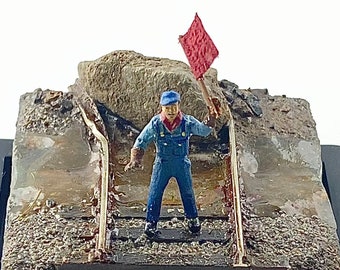 Diorama STOP track out of service! Railroad conductor brakeman tiny Miniature HO scale Model Train Terrarium Figure Trains 1/87 desktop