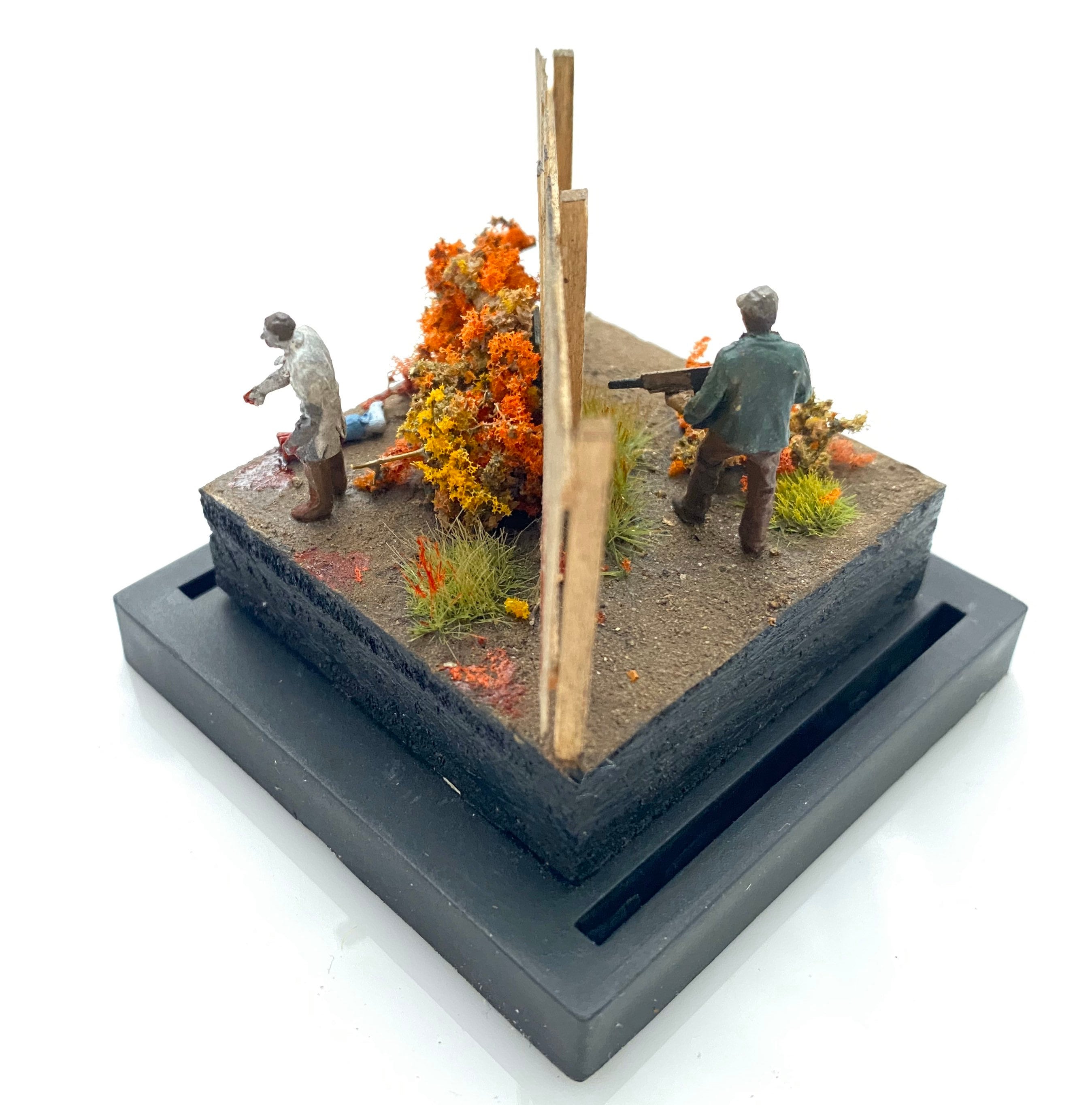 Diorama Zombiegood Fences Make Good Neighbors HO Scale Tiny Miniature